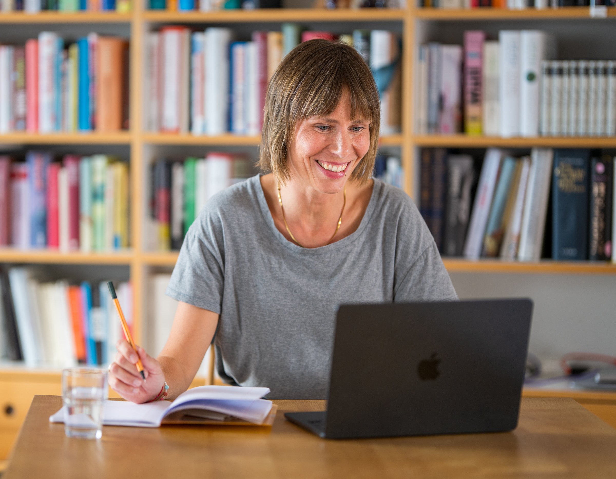Sarah Weilandt am Laptop
